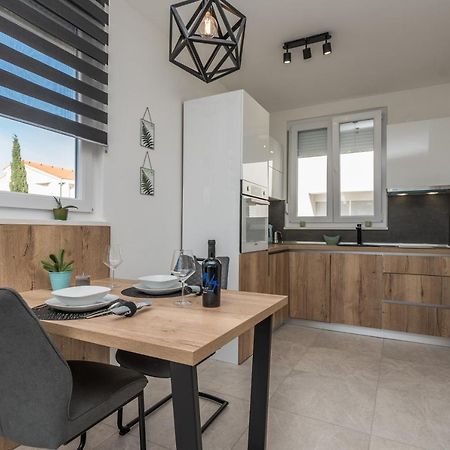 Apartments Yellow نوفاليا المظهر الخارجي الصورة