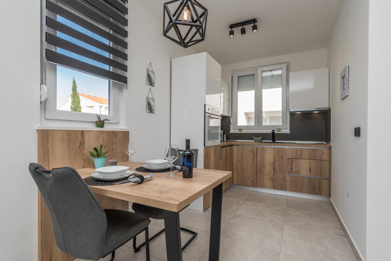 Apartments Yellow نوفاليا المظهر الخارجي الصورة