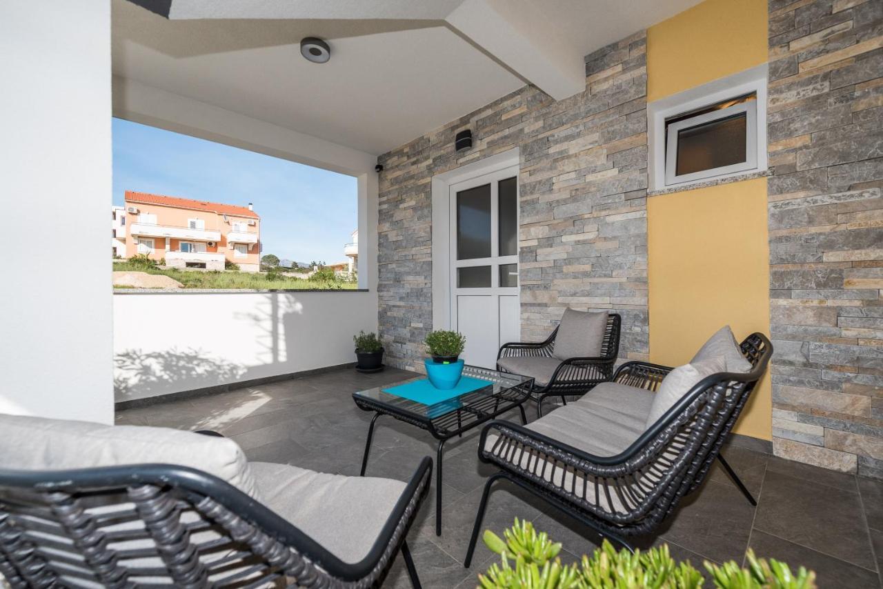 Apartments Yellow نوفاليا المظهر الخارجي الصورة