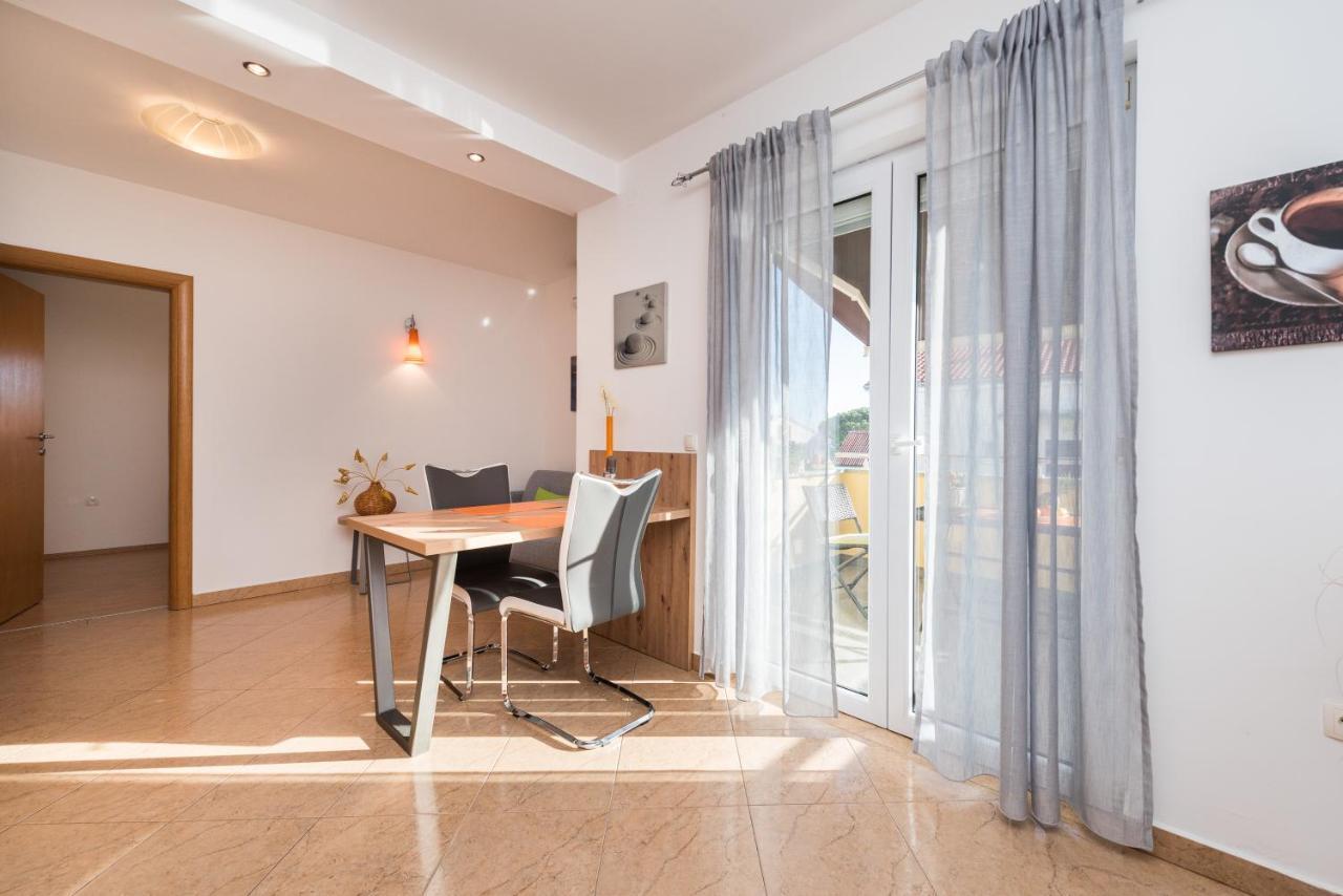 Apartments Yellow نوفاليا المظهر الخارجي الصورة