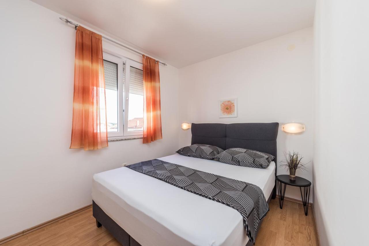 Apartments Yellow نوفاليا المظهر الخارجي الصورة