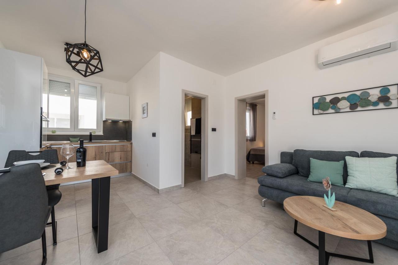 Apartments Yellow نوفاليا المظهر الخارجي الصورة
