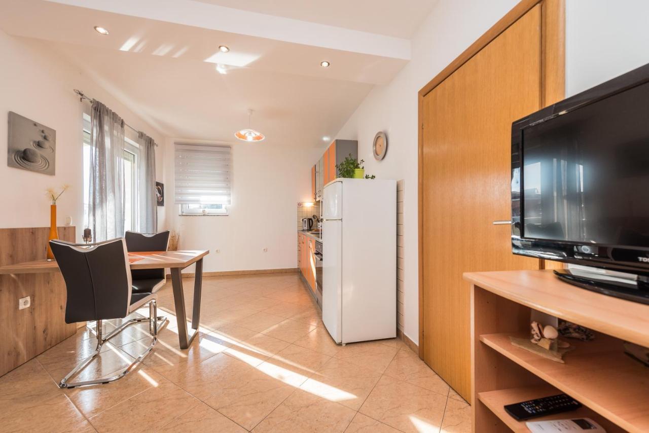 Apartments Yellow نوفاليا المظهر الخارجي الصورة