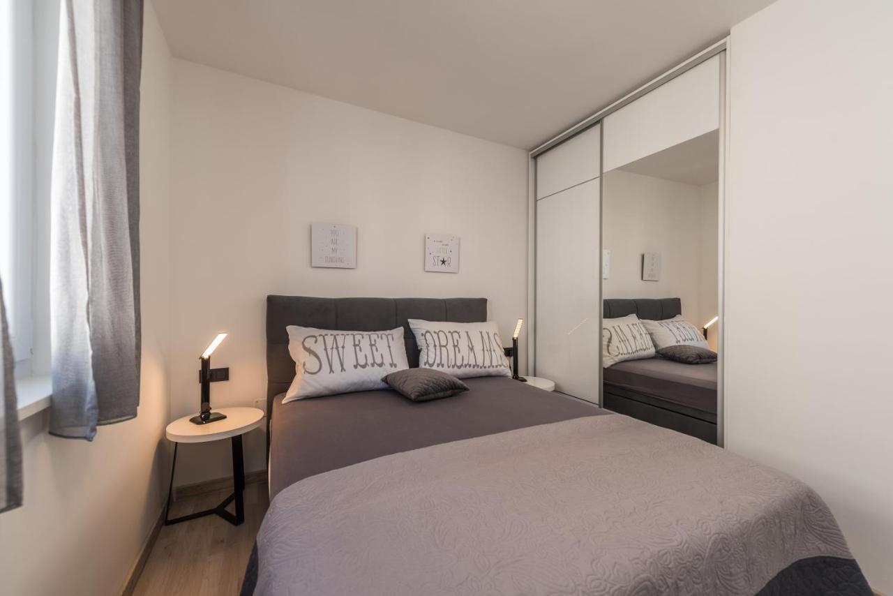 Apartments Yellow نوفاليا المظهر الخارجي الصورة