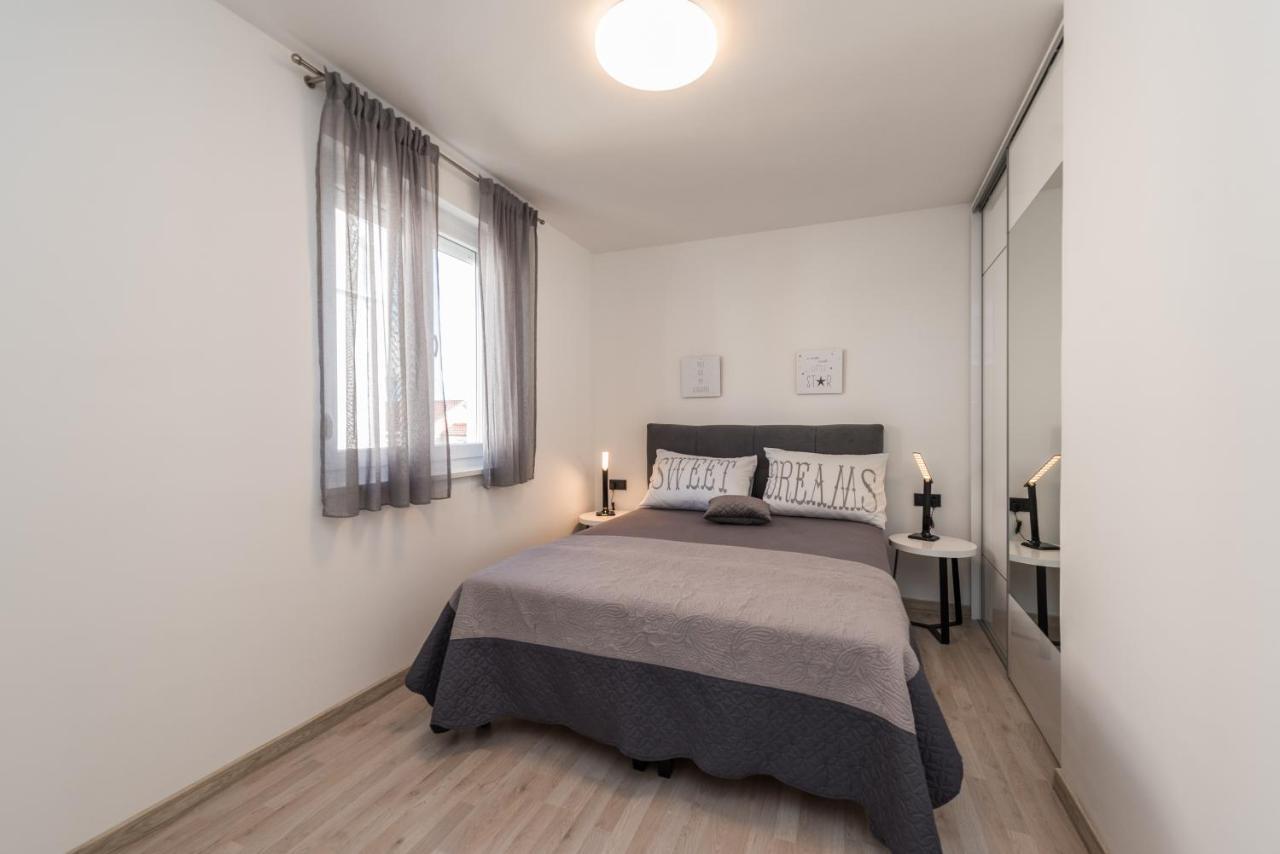 Apartments Yellow نوفاليا المظهر الخارجي الصورة