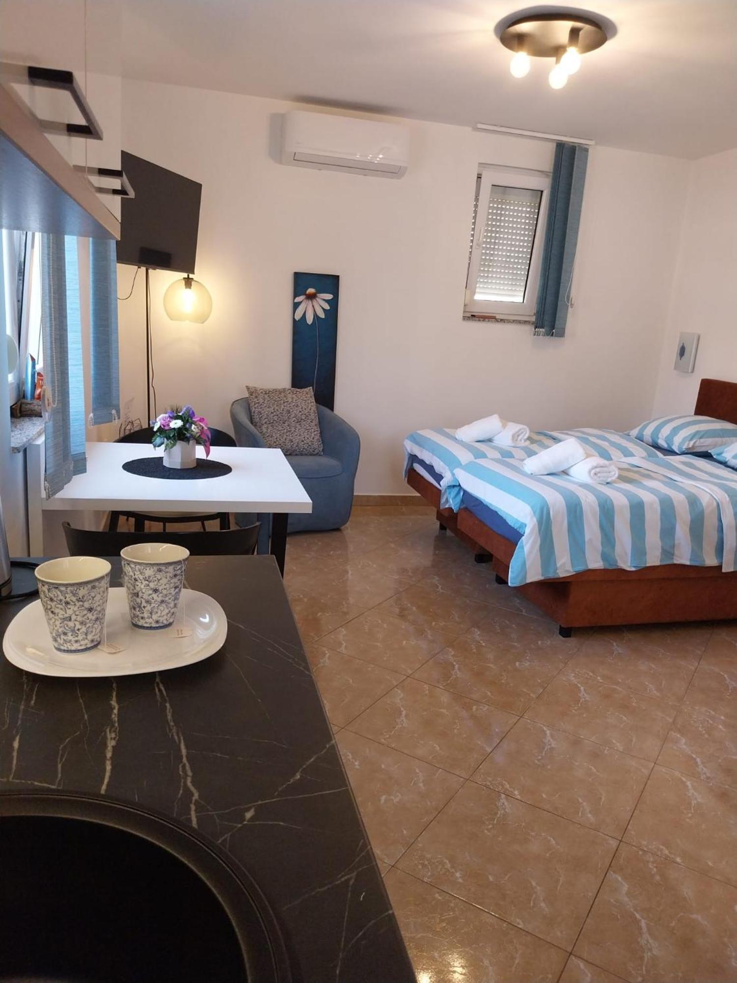 Apartments Yellow نوفاليا المظهر الخارجي الصورة